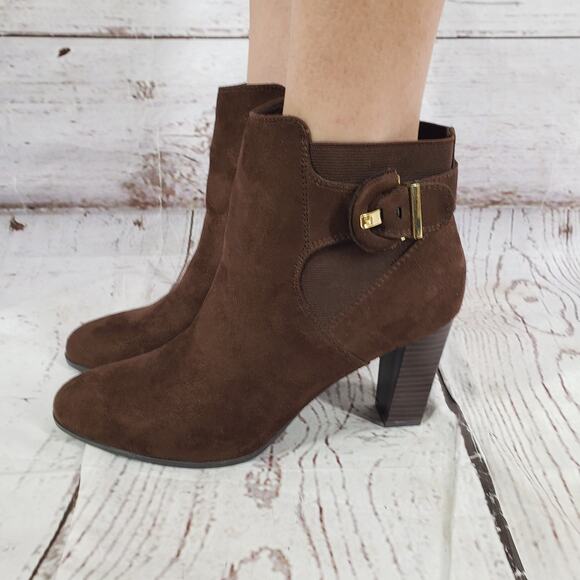 Liz Claiborne Temple Women's Brown Comfort Ankle Heeled Booties Size 9.5M - Picture 3 of 12
